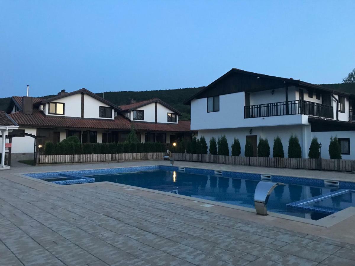 Guest House Bukor Shtepi Mandrica 외부 사진