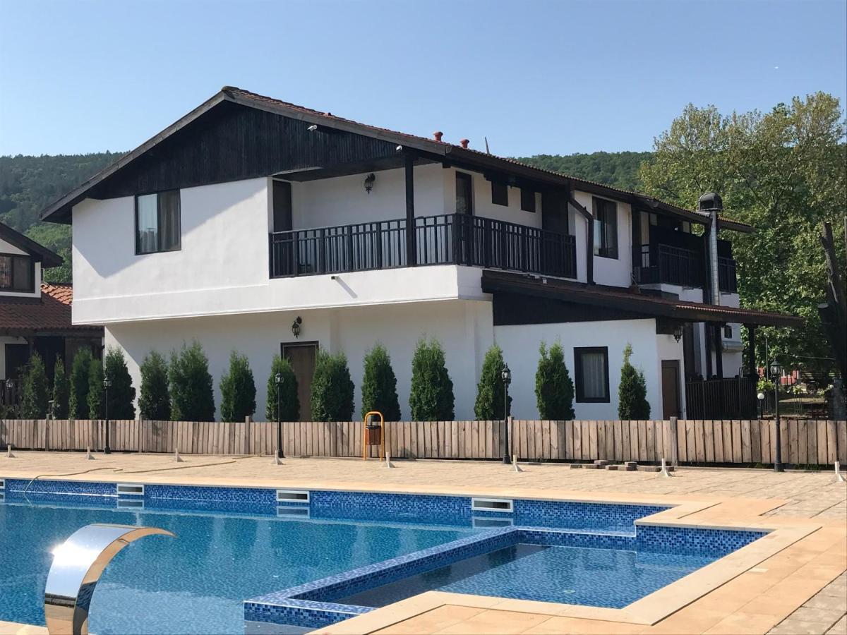 Guest House Bukor Shtepi Mandrica 외부 사진